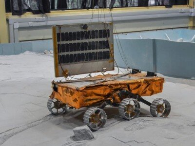    Индийский космический аппарат прислал фотографии Южного полюса Луны