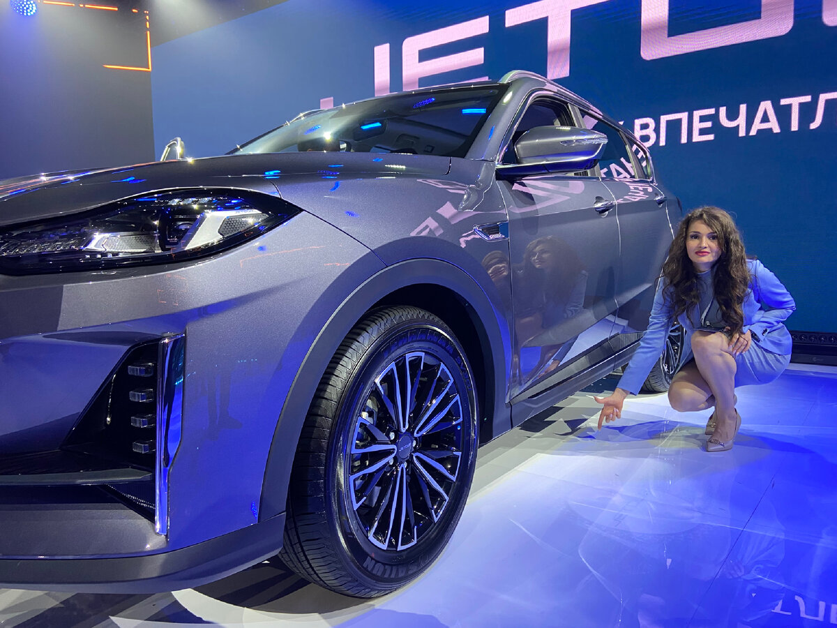 Новинка от Джетур стоит высоко (клиренс 204 мм), но ценит себя умеренно - от 3 млн. для среднеразмерного кроссовера, ну и не дорого. 