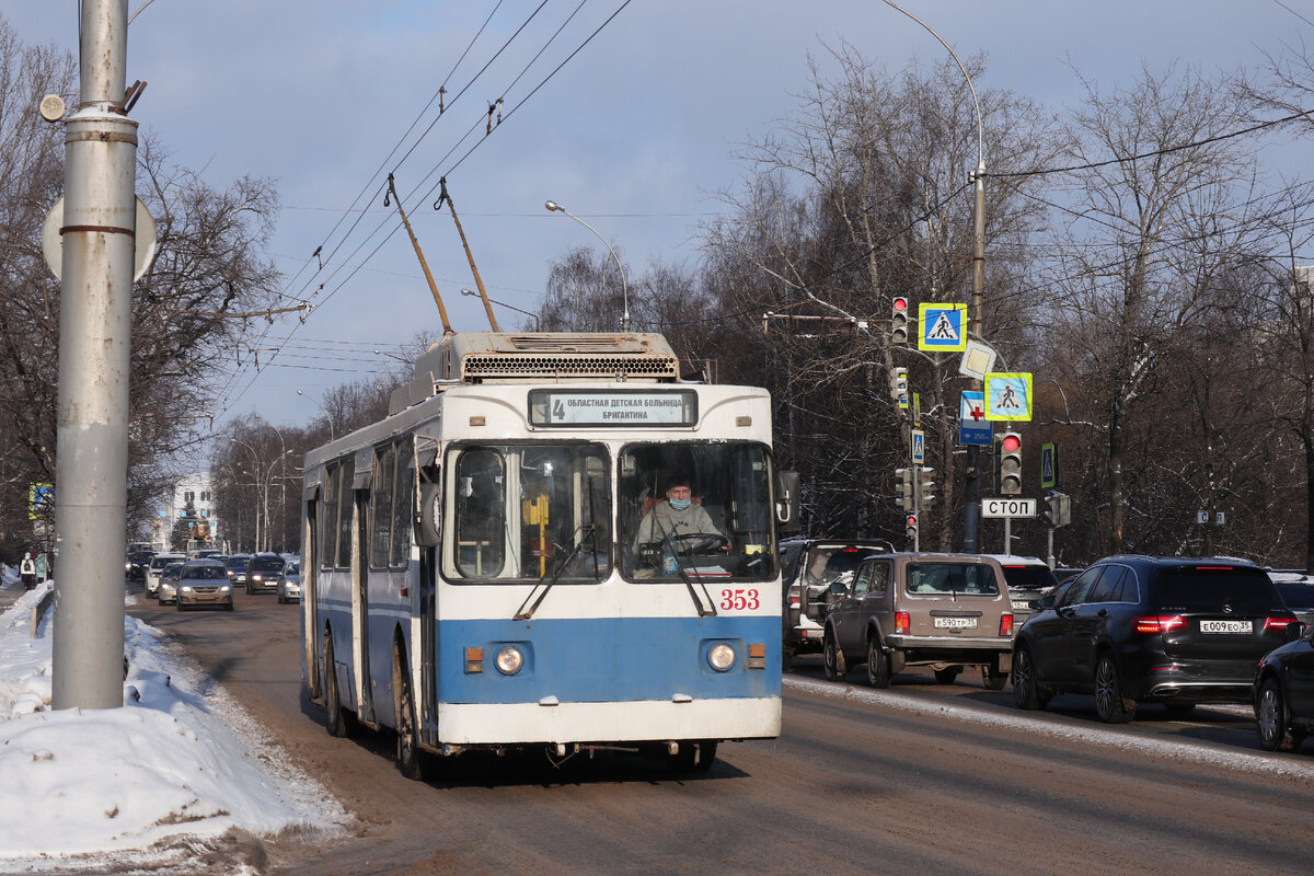 Бывший "москвич" на улицах Вологды, на последнем оставшемся маршруте. В Москве он был в первом парке и колесил по северо-западу.