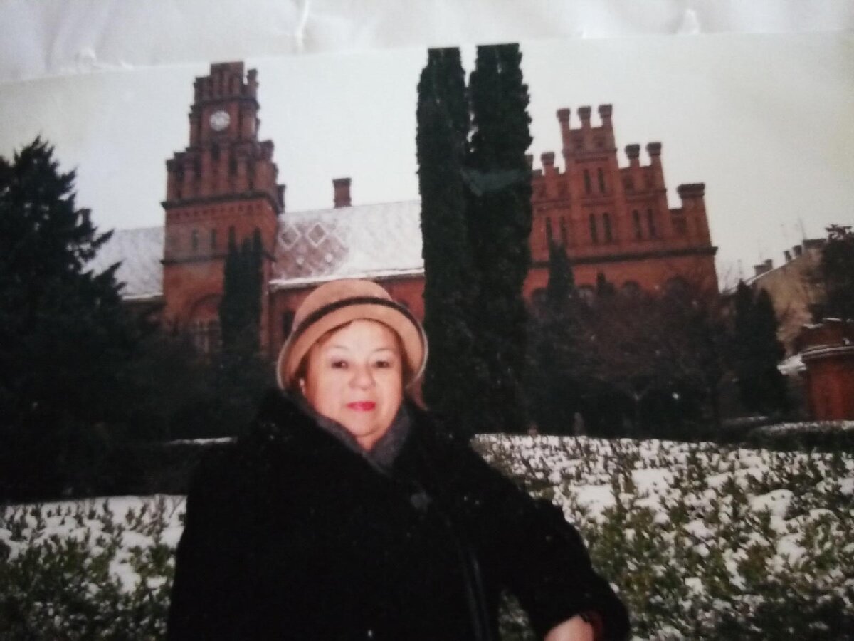 На территории  Черновицкого университета