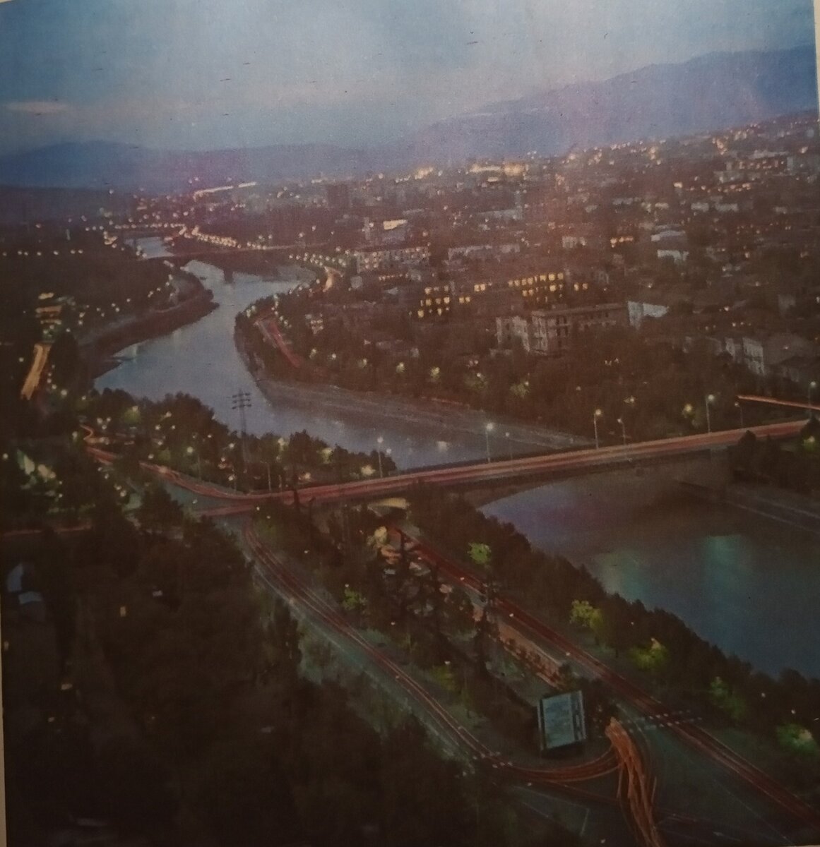 Тбилиси вечером.