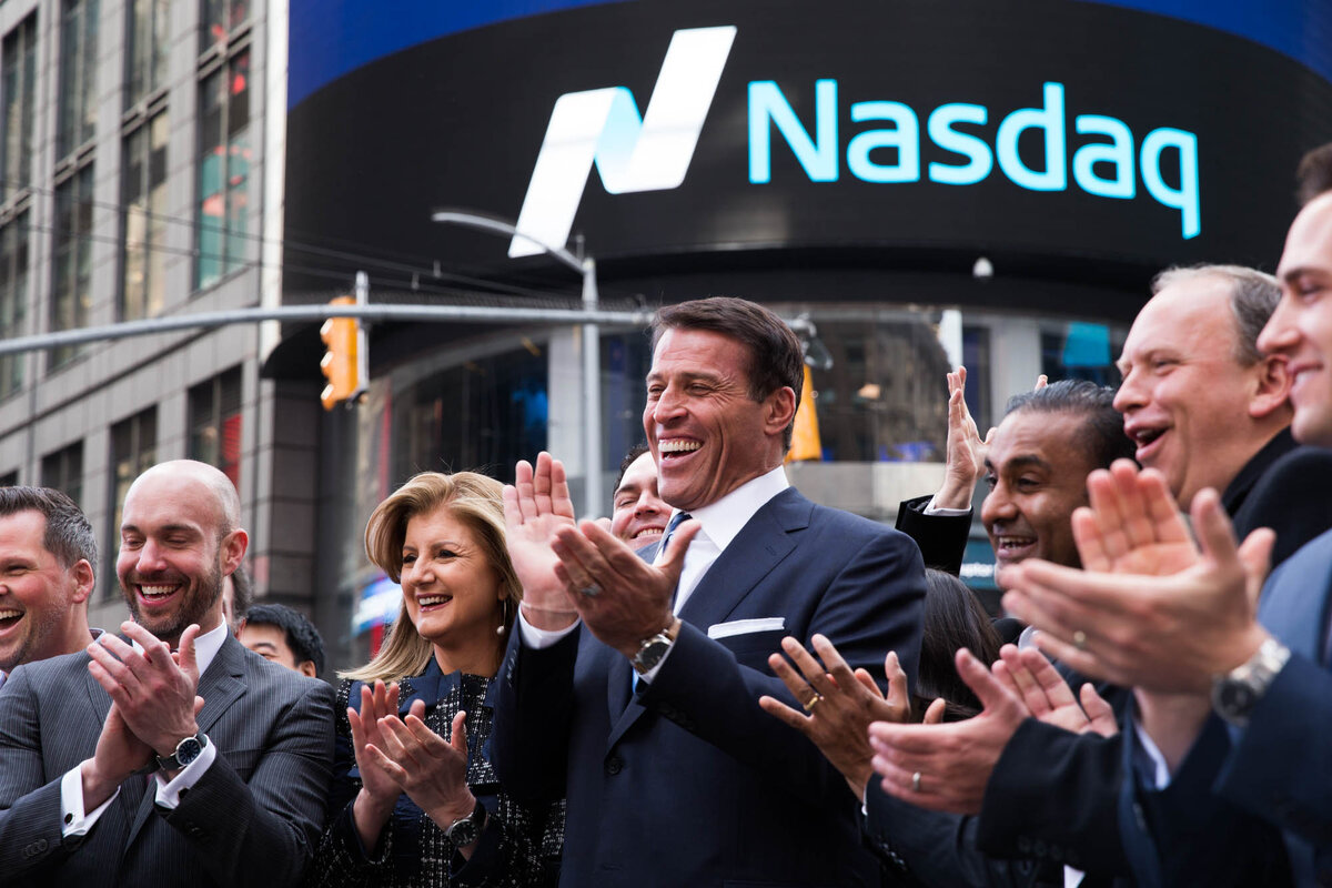 Источник: http://brand.tonyrobbins.com/d/C569xfE2YnjG/tony-robbins-digital-style-guide#/gallery/approved-photos