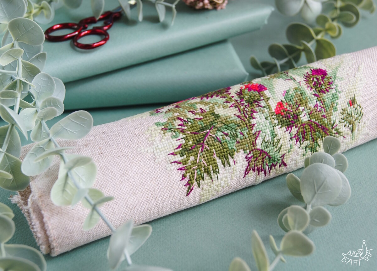 Чертополох ещё покажу на канале (без лишней скромности, — одно из лучших моих оформлений;)