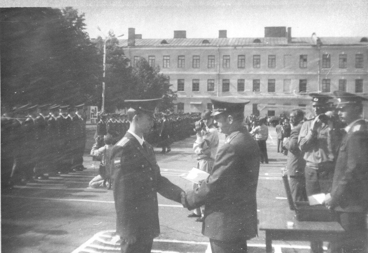 Я получаю диплом офицера