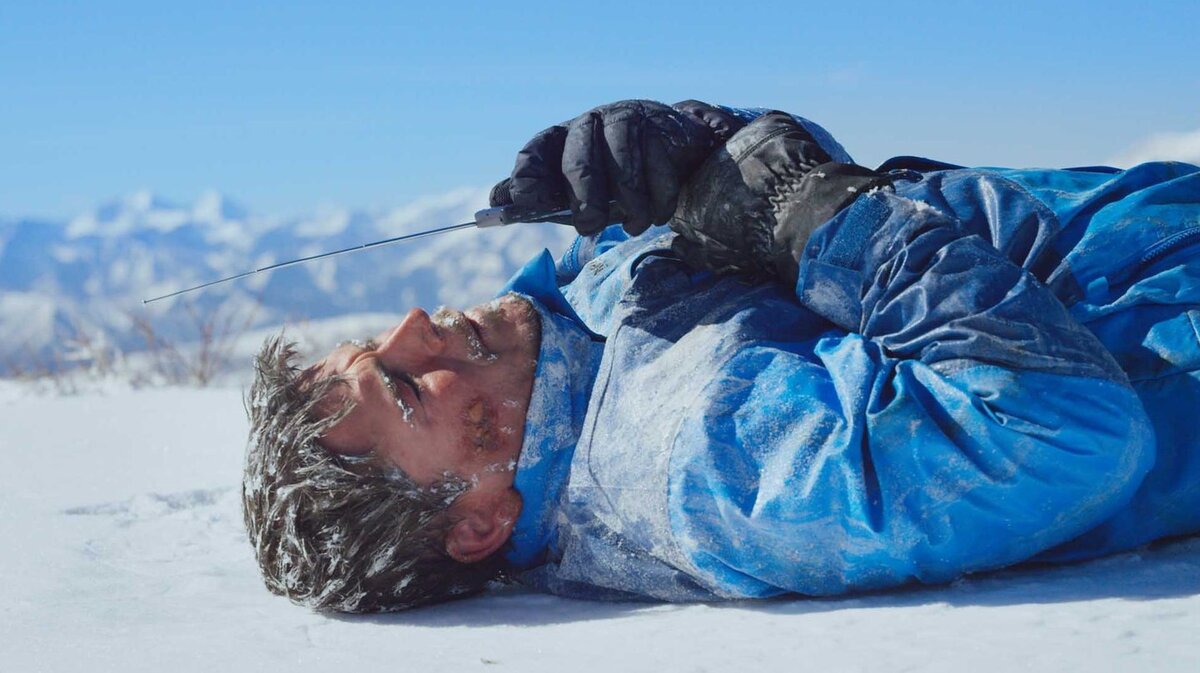 Джош Хартнетт в фильме «На глубине 6 футов». Фото: Momentum Pictures 