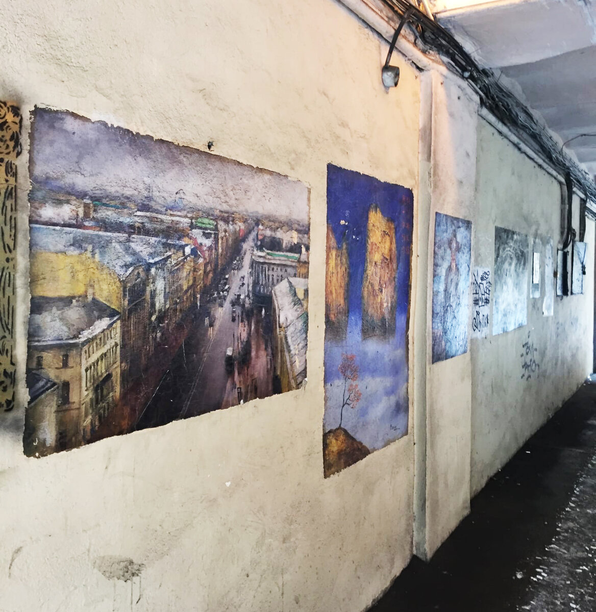 Арка с картинами в СПб, фото автора статьи