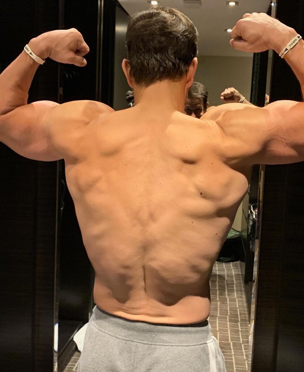 Бог Олимпа в 51 год уроки тренировки Марка Уолберга