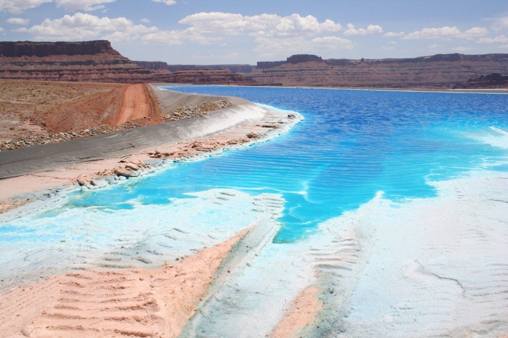 калийные пруды потрясающего цвета в штате Юта