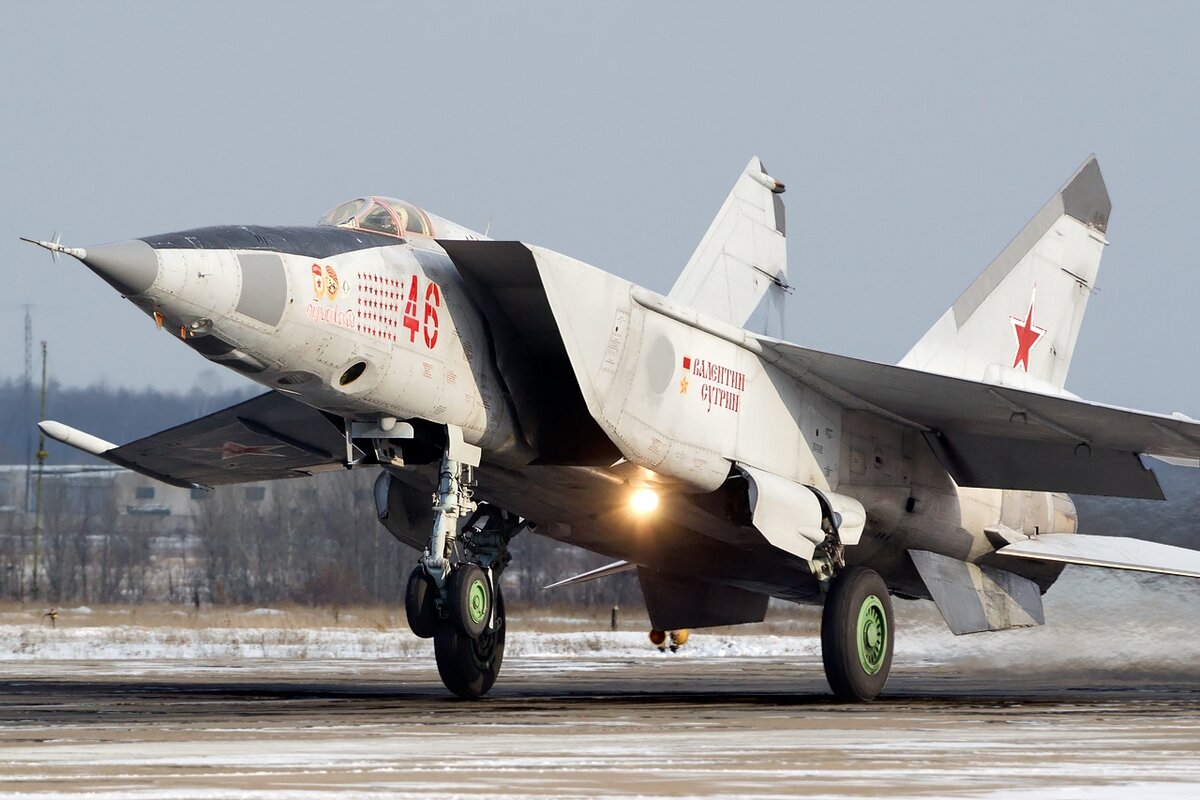 Автор: Alex Beltyukov - RuSpotters Team - Gallery page http://www.airliners.net/photo/Russia---Air/Mikoyan-Gurevich-MiG-25RB/2195954/LPhoto http://cdn-www.airliners.net/aviation-photos/photos/4/5/9/2195954.jpg, CC BY-SA 3.0, https://commons.wikimedia.org/w/index.php?curid=27355629