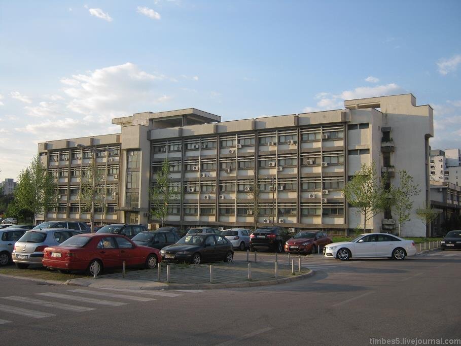 Подпорченный кондиционерами модернизм 70-х. 