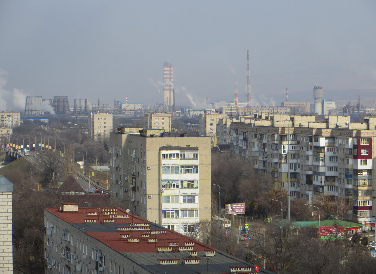 Центральная улица города с крыши девятиэтажки