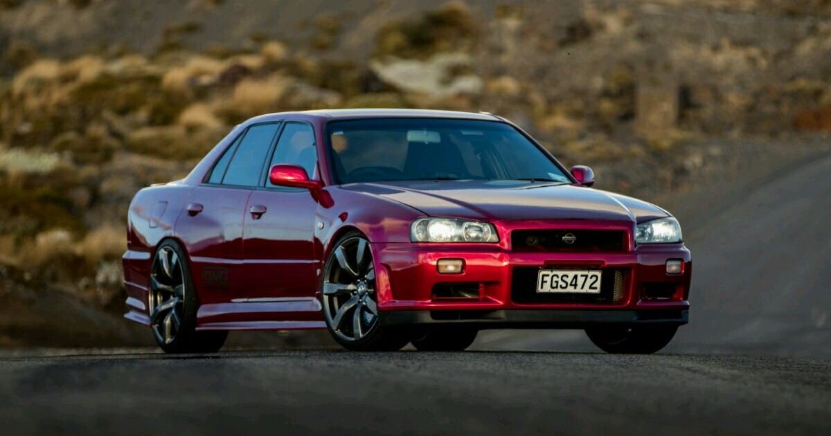 Nissan Skyline r34 Red