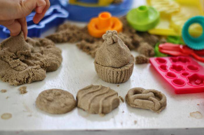 Строим фигурки из кинетического песка _ Kinetic sand for children's creativity