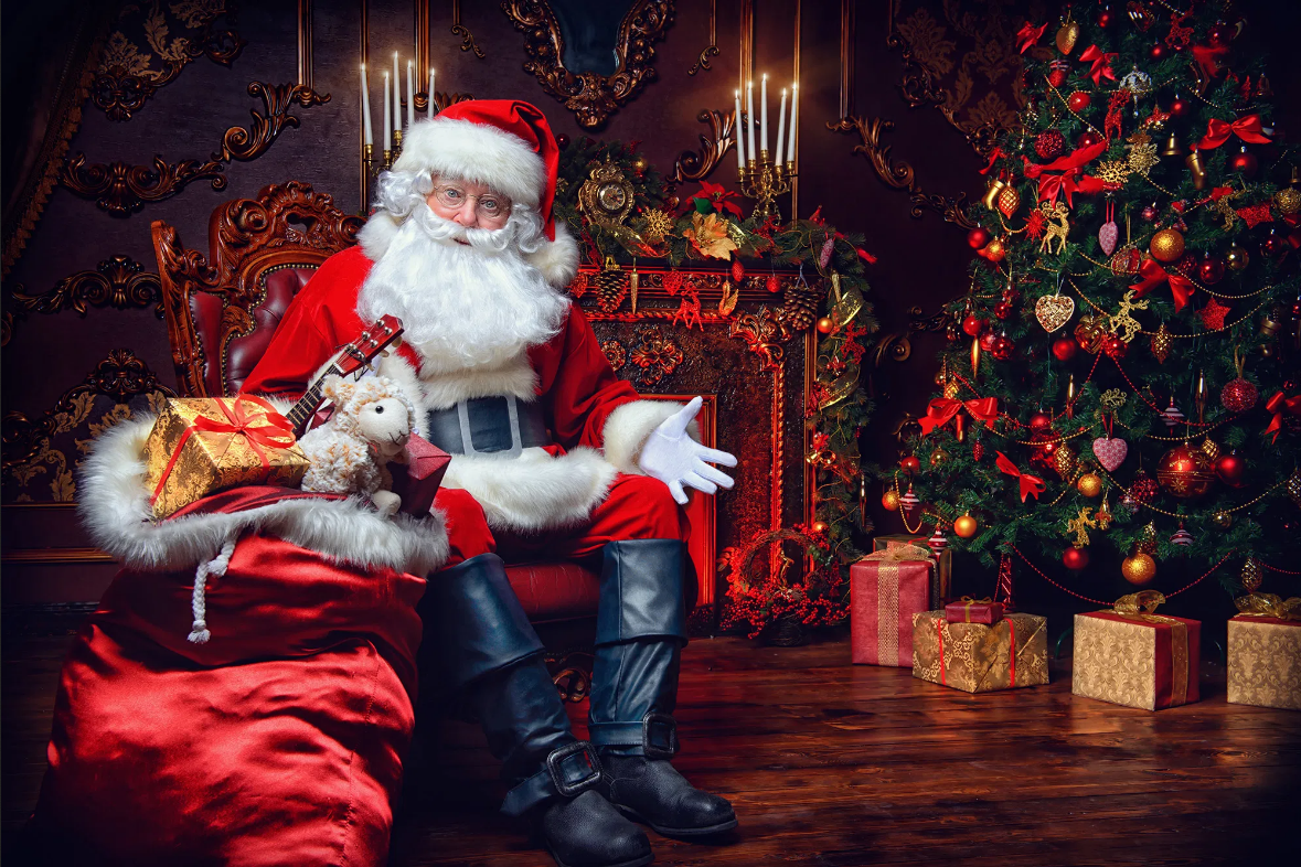 Фото санта клауса. Санта-Клаус. Санта Рождество. Санта Клаус сидит в кресле. Santa Claus "with a Bell".