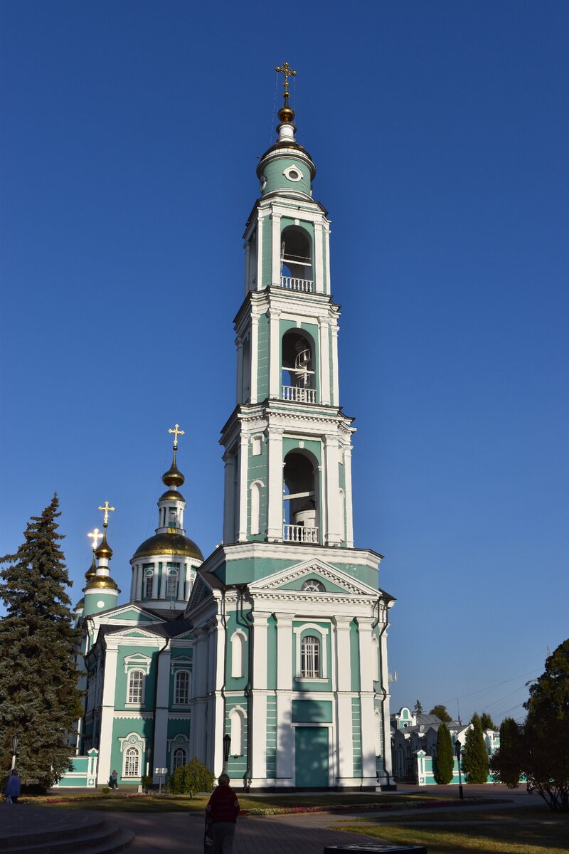 Воссозданная по старинным фото колокольня. Фото автора 