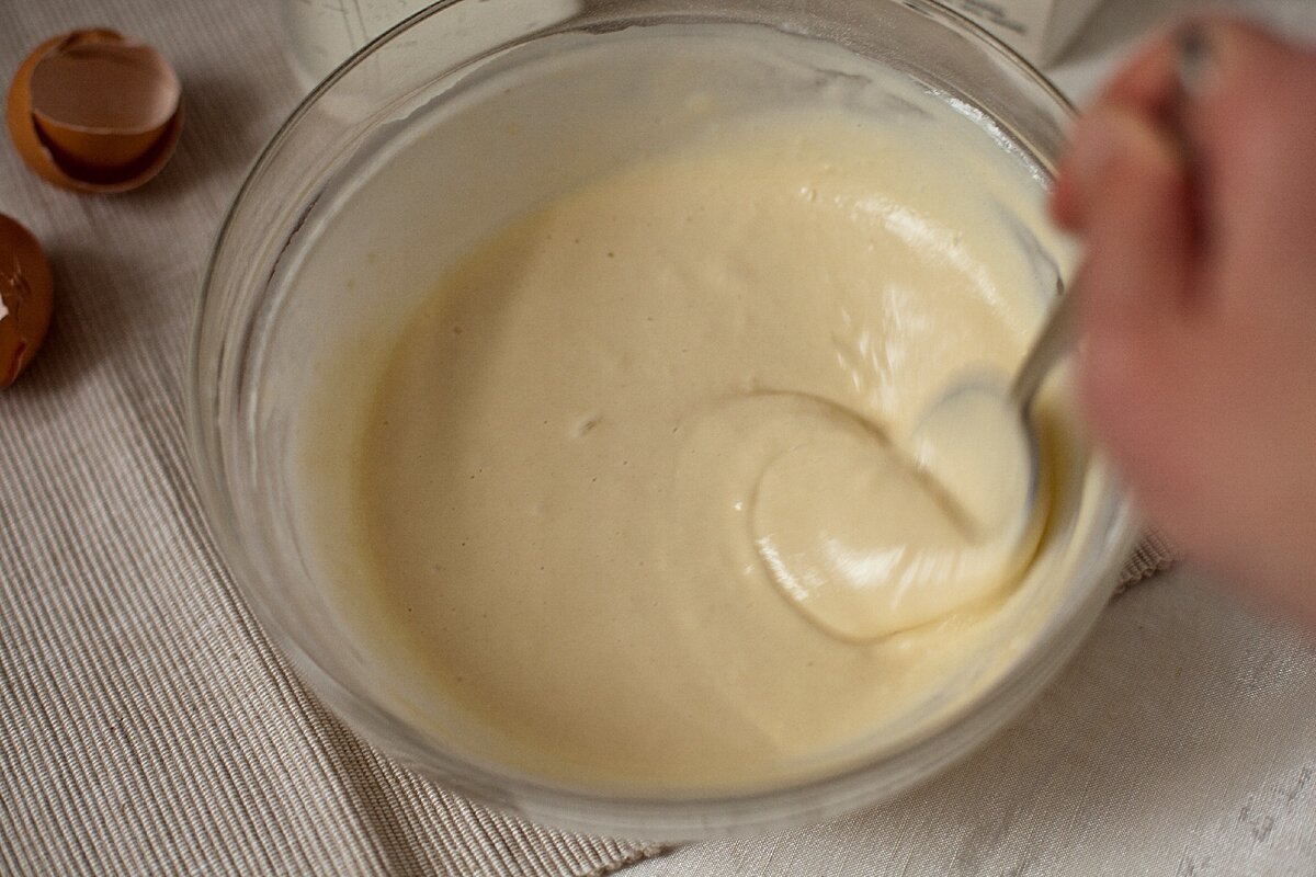 Вот какое гладкое оно должно получиться. По сути, классика блинного теста.