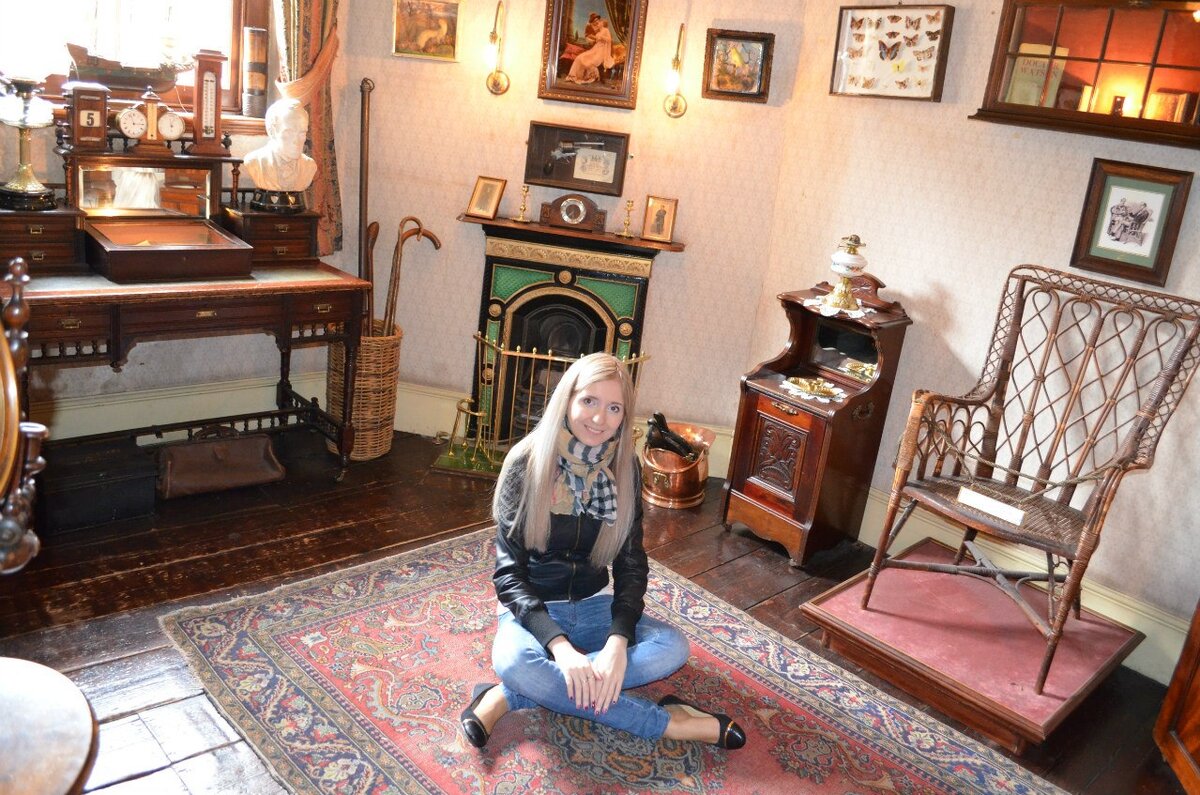 Я в спальне детектива. Фото автора.