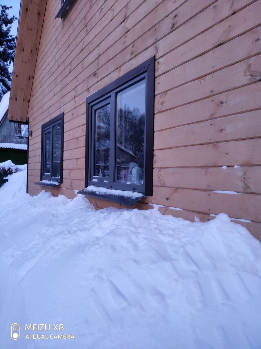 На моих 6-и сотках господствуют сугробы. Интересно, до которого числа и месяца они в этом году пролежат...