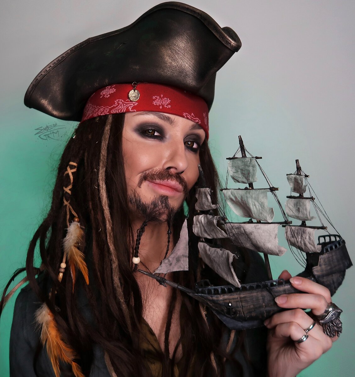 Вечеринка в стиле пиратов Карибского моря: костюмы, реквизит и подарки