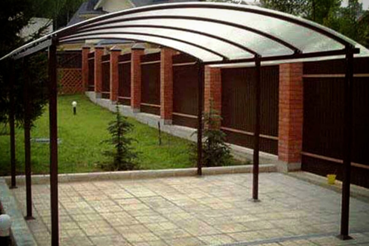 Навес для автомобиля из поликарбоната — фото из открытых источников