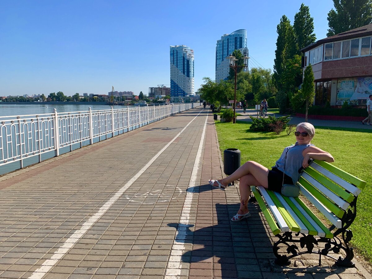 Понаех в краснодаре приколы. Куда едем в краснодар. Мемы про александра 2. Мем таксист скала. Ведьмина гора такси.