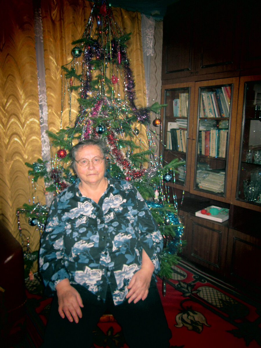 Анна Михайловна Иунихина в гостях у сестры Тамары в Березовке. Канун 2018г. Пишем книгу для детей и внуков.