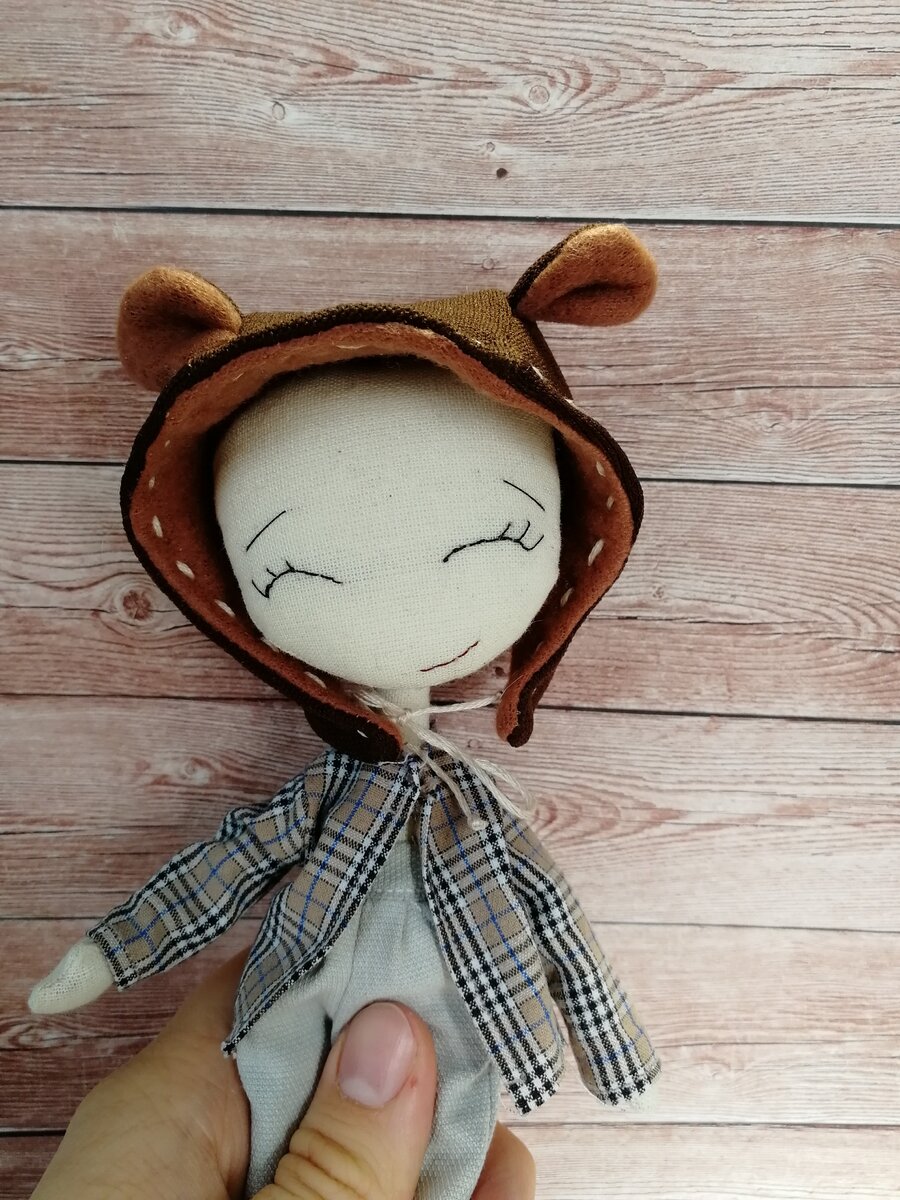 На оленёнка он похож больше 