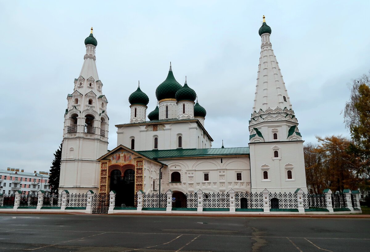 Площади ярославля фото Главная площадь Ярославля, на которой каждое здание - достопримечательность. С п