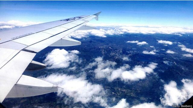 АВТОР ФОТО, LARRY BLEIBERGПодпись к фото,Эквадор: взгляд сквозь облака