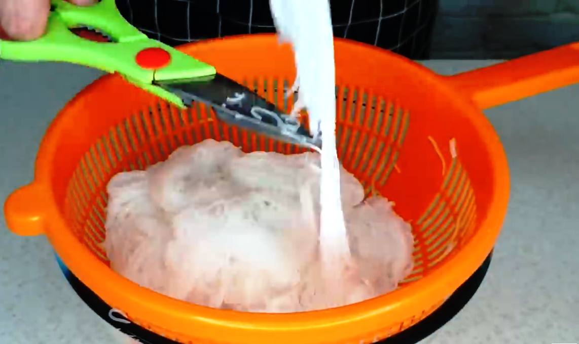 Нарезаем кулинарными ножницами