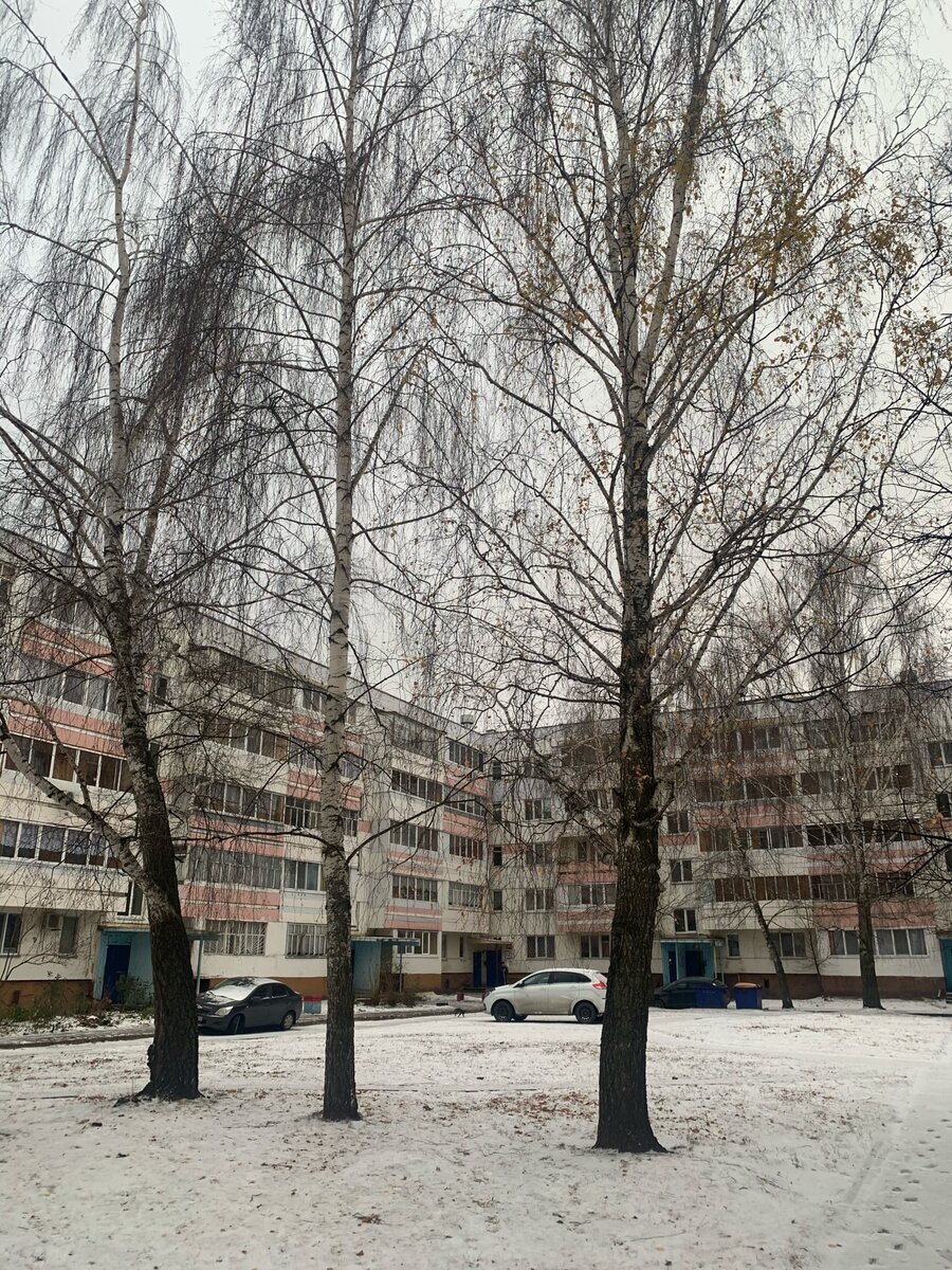 Третье  - слева, первое - справа...