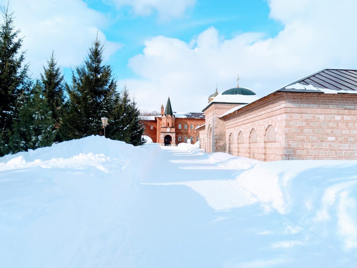 Территория монастыря. Фото авторов 