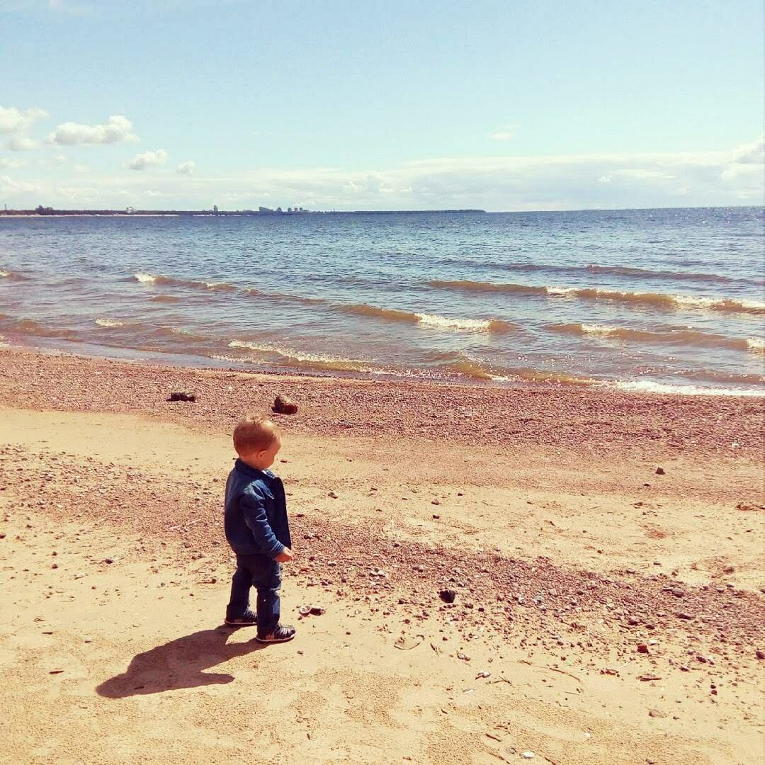 Ласковый - самый популярный пляж. Старший сын на фото