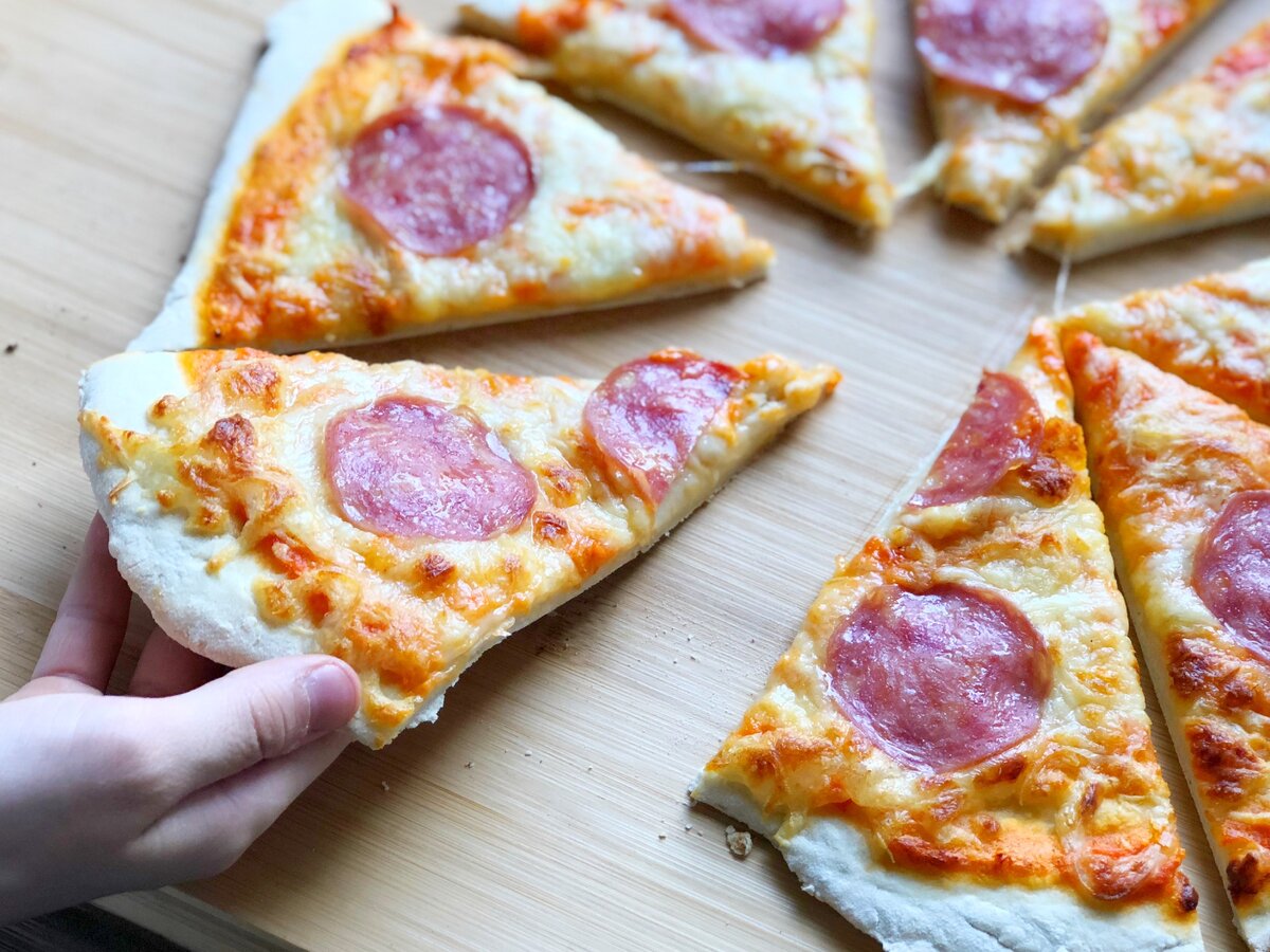 можно ли приготовить пиццу из бездрожжевого теста слоеного в духовке фото 104