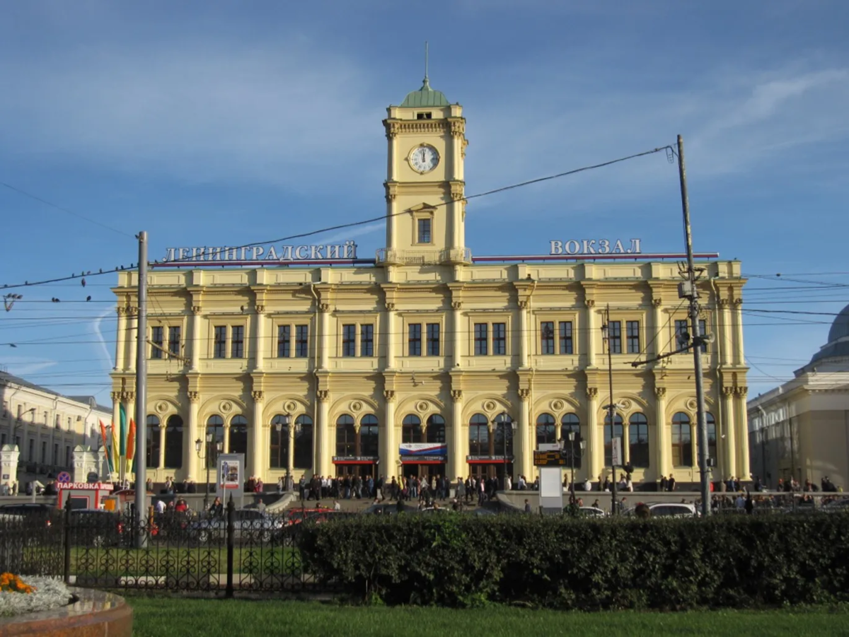 Ленинградская московская. Николаевский Ленинградский вокзал в Москве. Петербургский вокзал в Москве тон. Ленинградский Николаевский вокзал Архитектор. Москва Октябрьская Ленинградский вокзал.