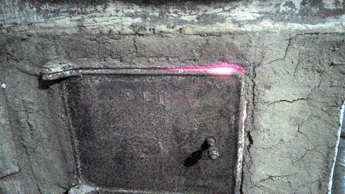 Первая обмазка после просушки растрескалась.