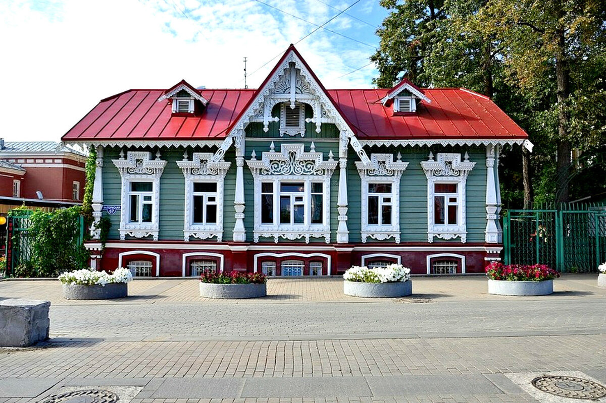 Архитектура перми. Особняк Токаревой Пермь. Деревянный особняк Токаревой в Перми. Исторические здания Перми особняк Токаревой. Теремок Токаревой Пермь.