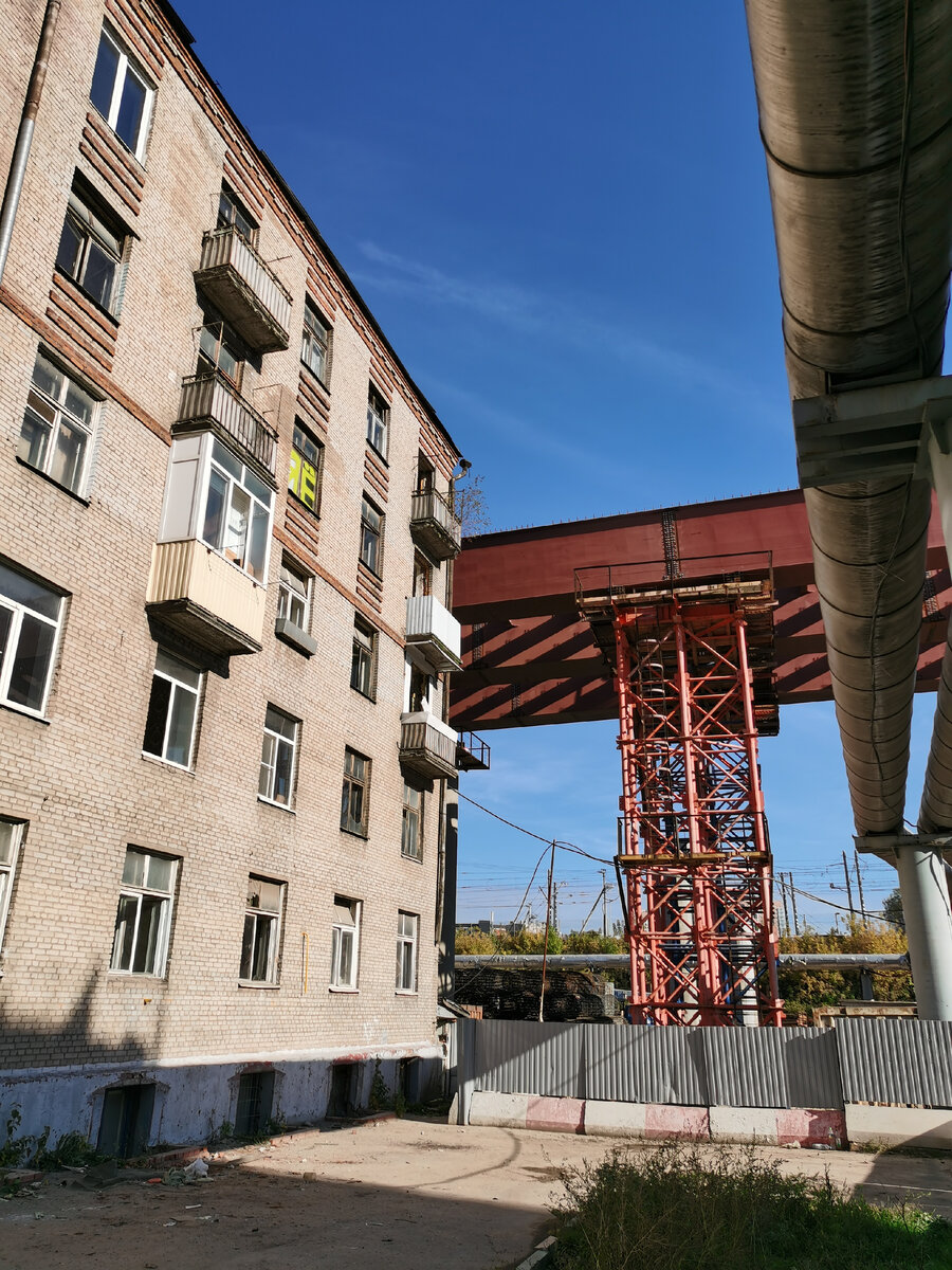 Во дворе несчастной постройки 