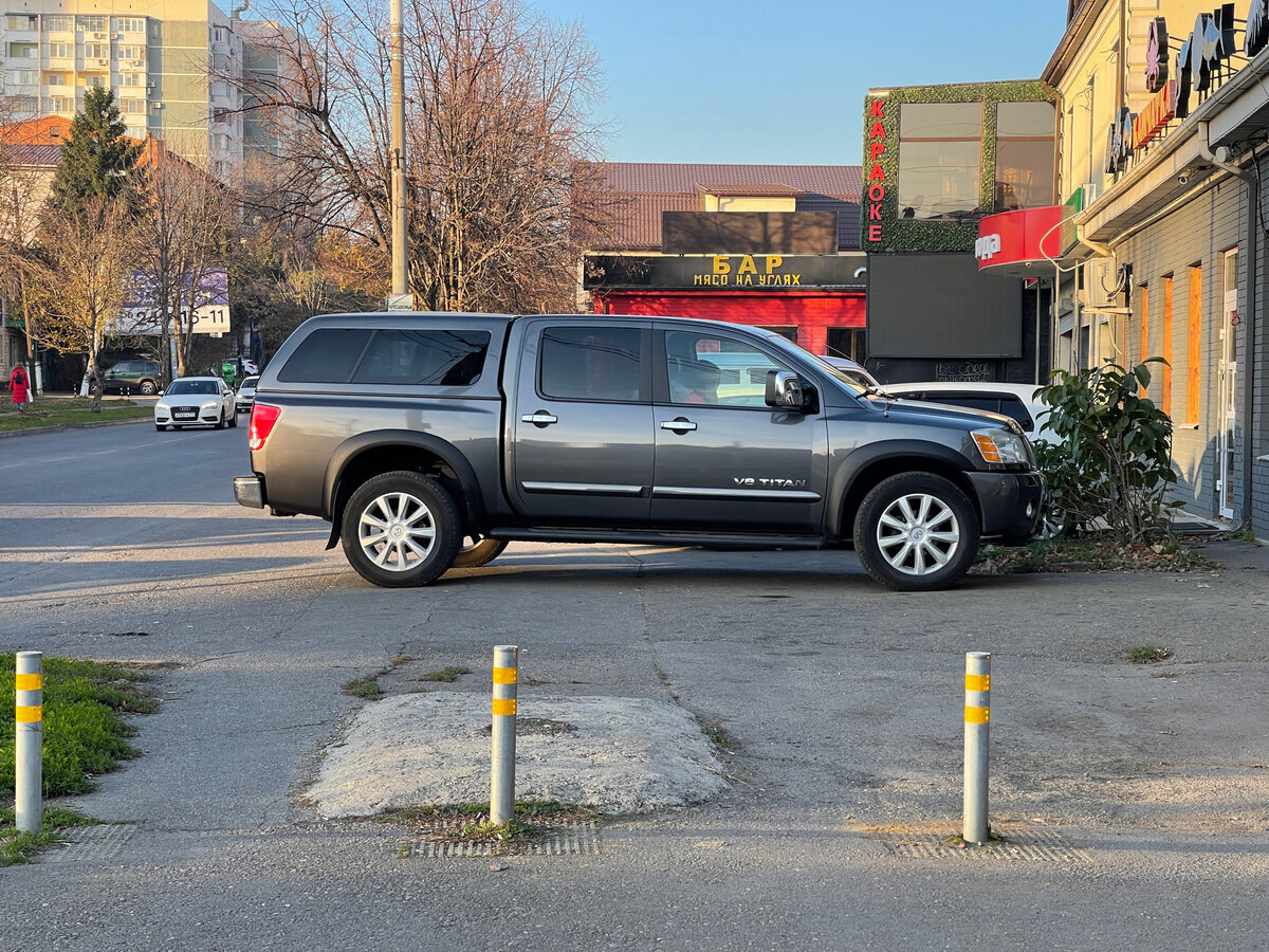 Мой автомобиль "Ниссан Титан". Хоть он и имеет отношение к японскому автопрому, это все же больше американский автомобиль 