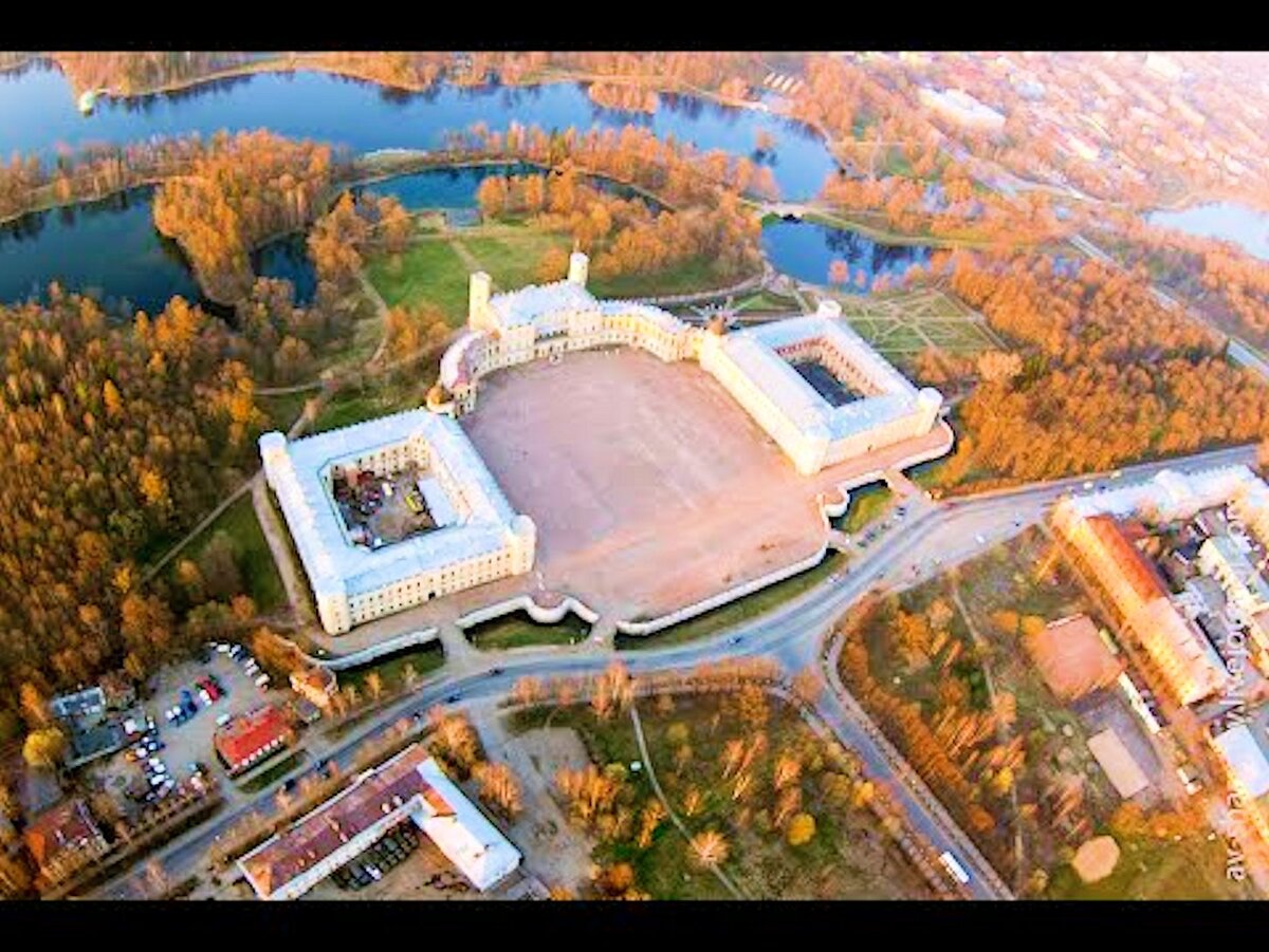 Дворца опечатка. Гатчина парк и дворец. Большой Гатчинский дворец Гатчина. Гатчина Ленинградская область с высоты птичьего полета. Гатчина музей-заповедник сверху.