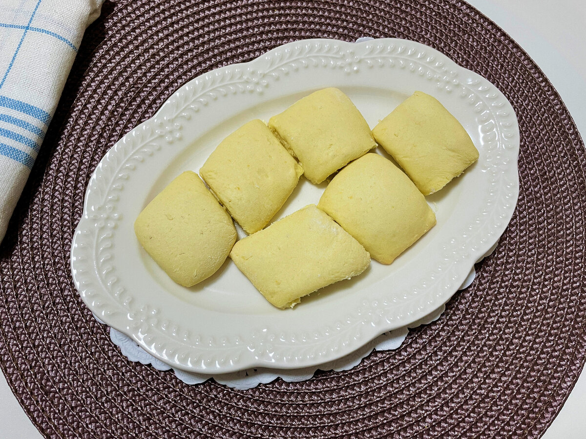 Простое печенье на молоке рецепт. Pechenie iz Malaka. Молочные печенья. Молочное печенье для формы треугольники. Печенье из молока самое простое.