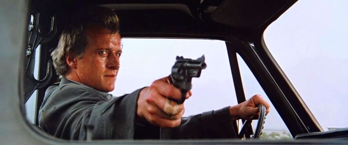 Кстати, о большом револьвере: уверен, Грязный Гарри из дядюшки Ру тоже получился бы великолепный. 