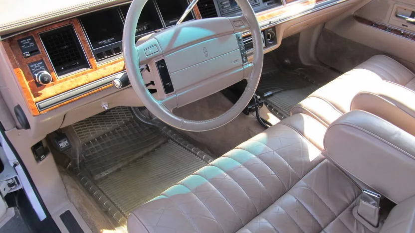 Lincoln Town car mk2