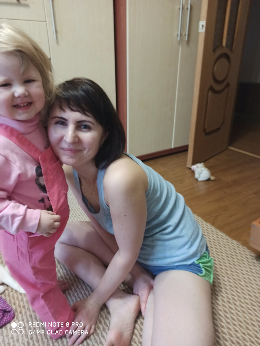 Никуся очень любит примерять вещи