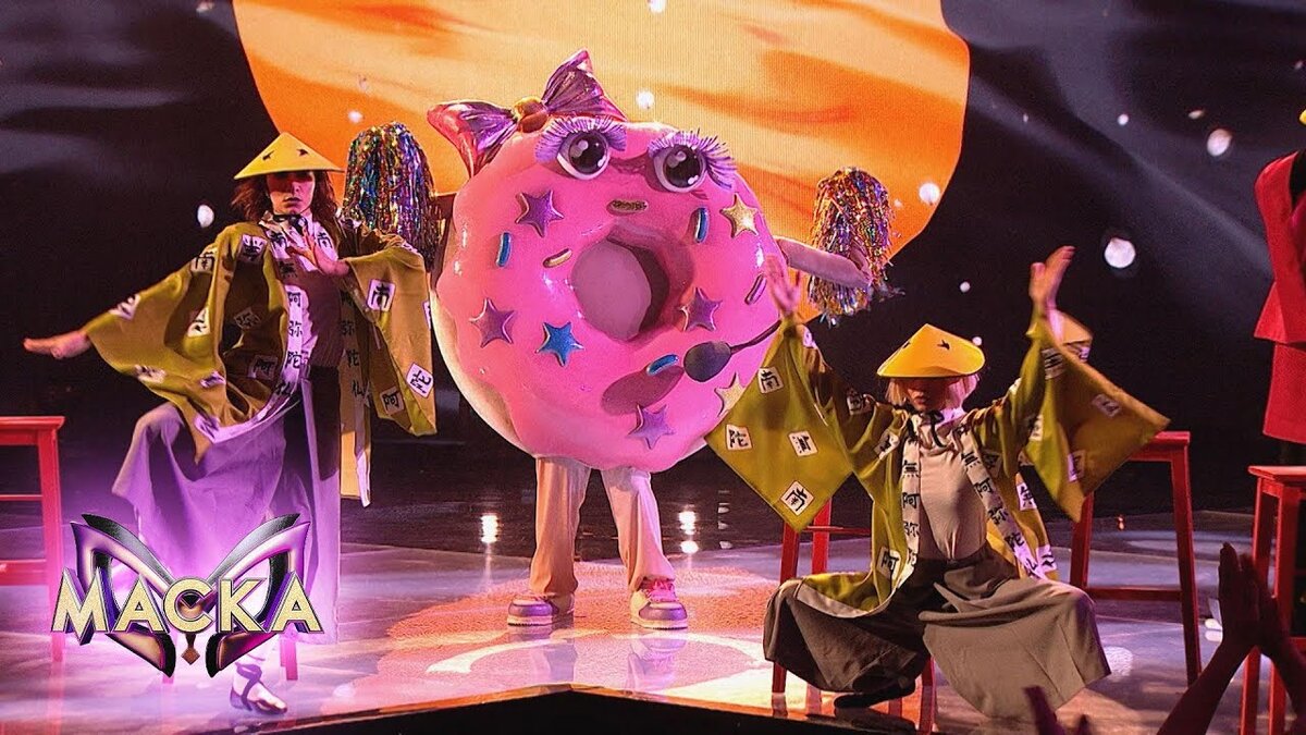 шоу маска павлин. маска кого открыли 3 выпуск. маска кого открыли 3 выпуск. шоу маска 2022 пончик. маска кого открыли 3 выпуск.