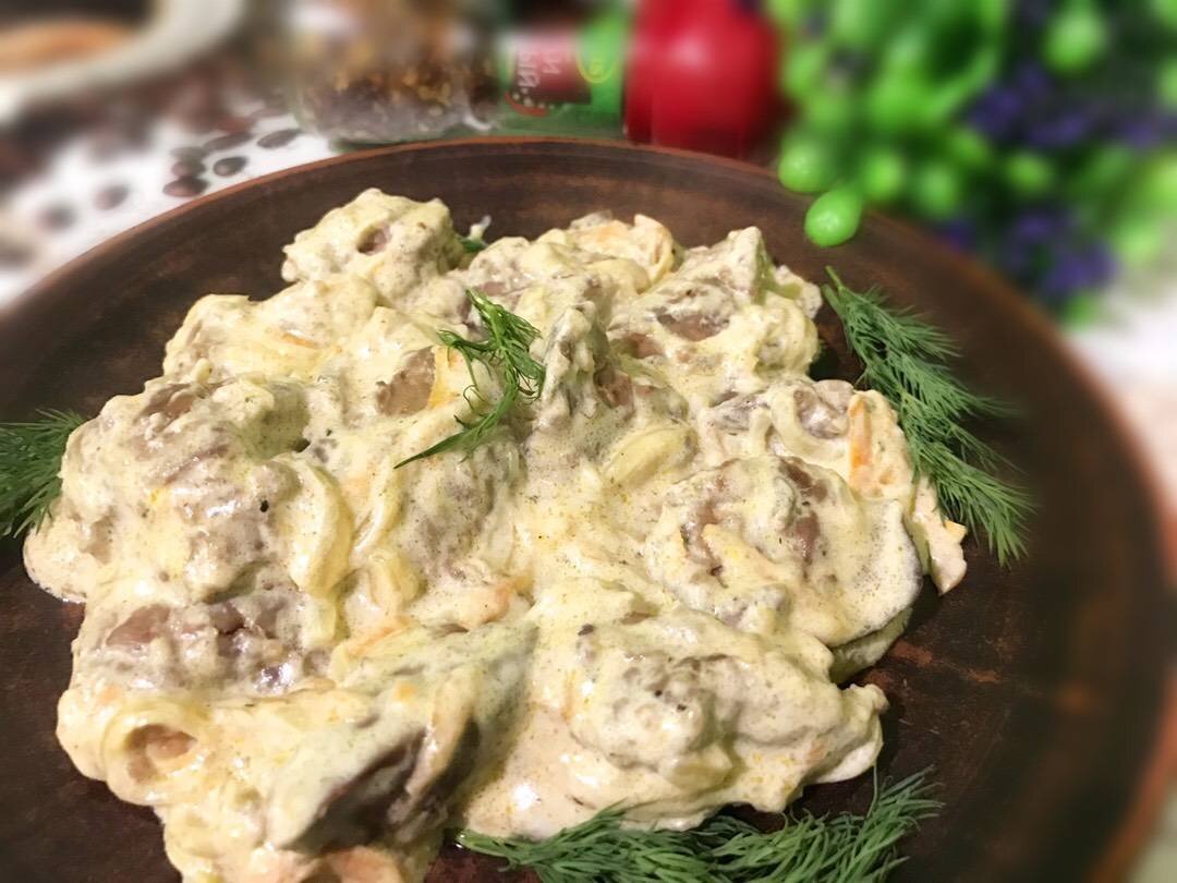 Куриная печень с луком и морковью в сливочном соусе | Овкусе.ру -  Ежедневная готовка в радость! Пошаговые рецепты с фото | Дзен