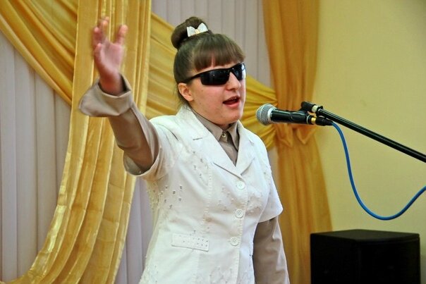 Читаю стихи на конкурсе 