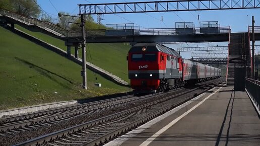 Тепловоз ТЭП70БС-186 с поездом Восток.