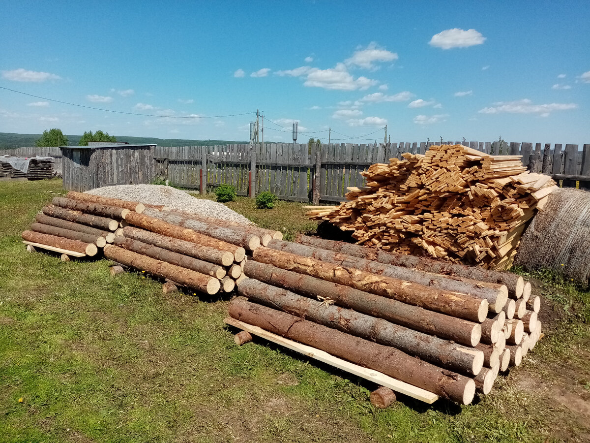 Вот столько мы напилили и уложили в аккуратные пачки столбиков