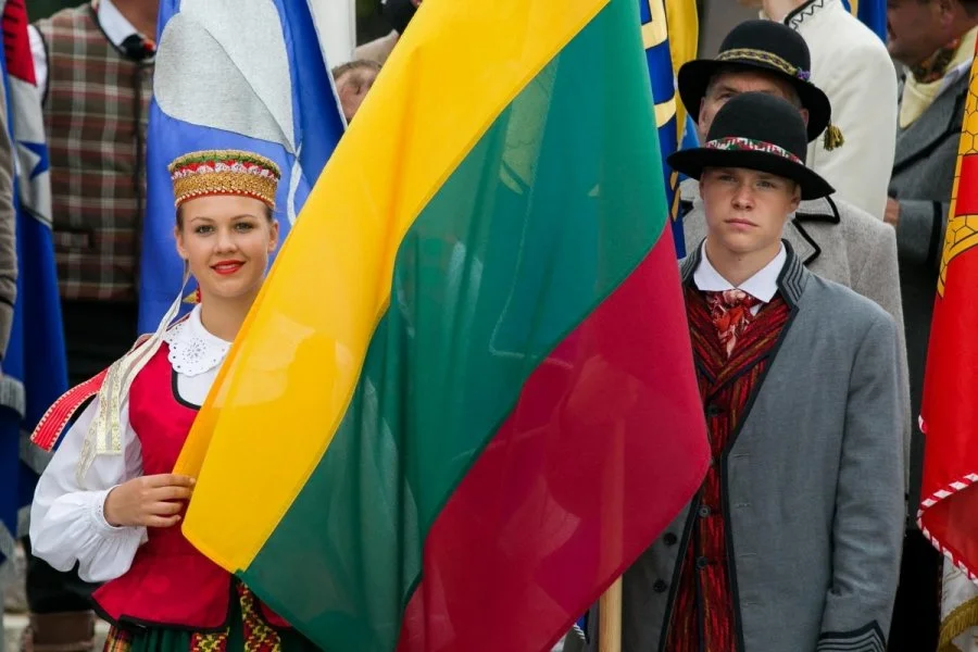 Литва население 2024. Прибалты эстонцы литовцы Латвия. Литва люди литовцы. Народы Прибалтики: литовцы, латыши, эстонцы культура. Альфавец литовец.